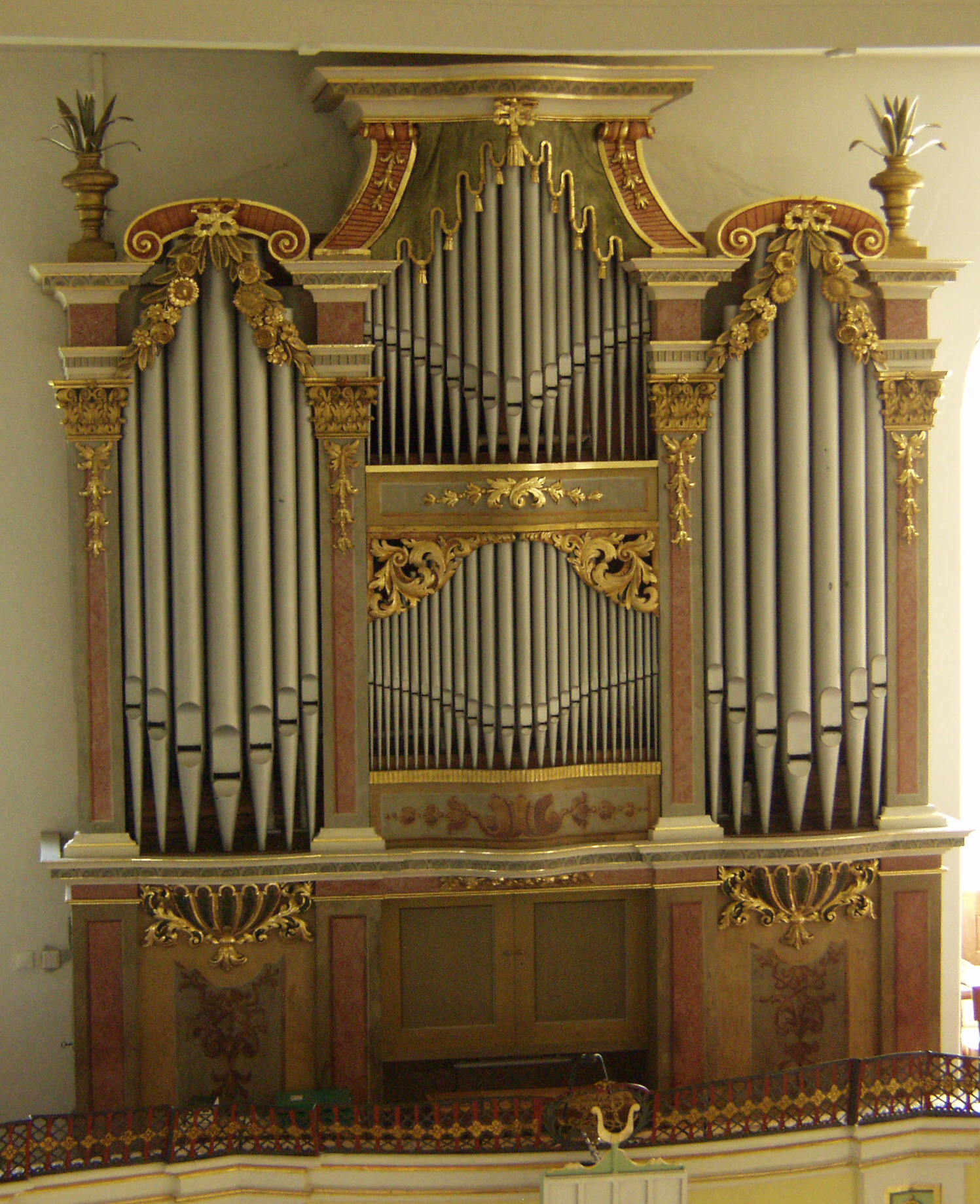 Ev. Luth. Kirche Pretzschendorf Restaurierung. Orgelprospeckt Barockfassung nach Restaurierung.
